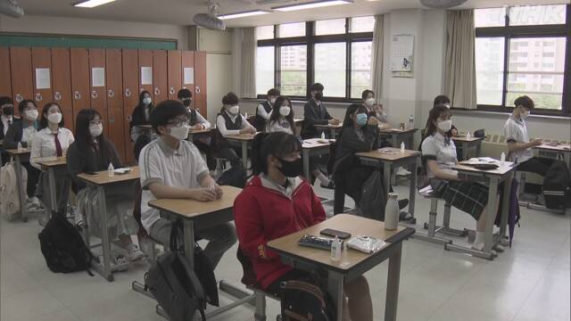 韓国 学校の登校再開も新たな感染確認で不安の声 新型コロナ