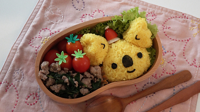 Nori is added on top to make the koala's facial features. And with that, the bento is finished!