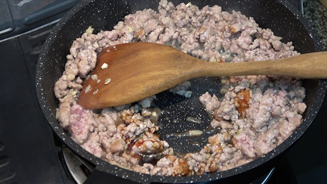Ground pork is stir-fried with garlic and then seasoned with fish sauce, Oyster sauce, and sugar.