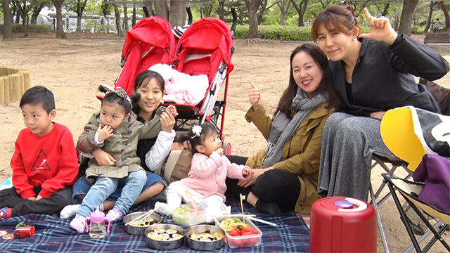 Song-hee's friends and their children loved her kimbap!