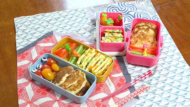 Jimi and Lotti are ready to dig in to this colorful Dutch bento, packed with lots of veggies and cheese!
