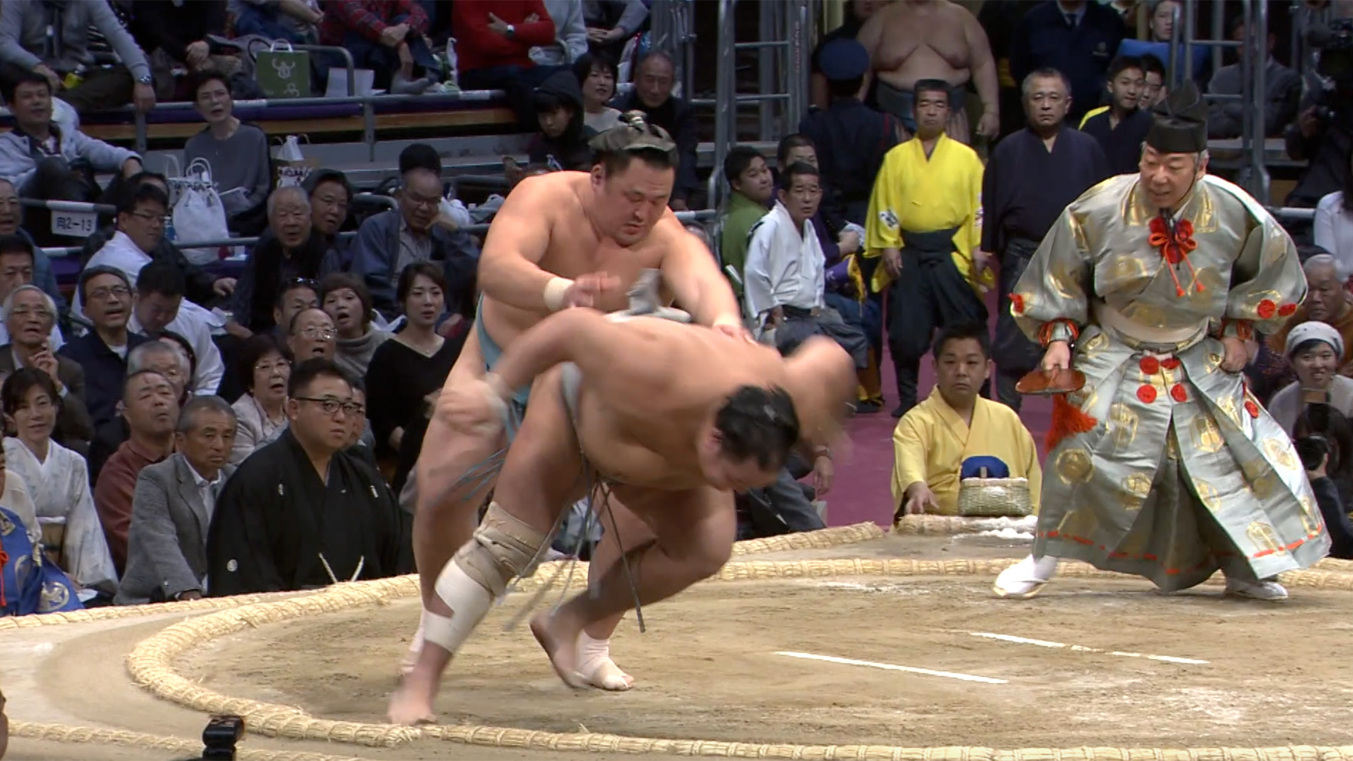 Okuri-taoshi / Rear push down