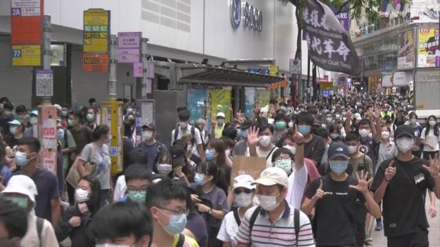 香港 中国主導の“治安法”に抗議デモ 100人以上拘束か