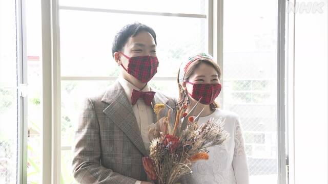 手作りマスクで婚礼写真 コロナ影響で結婚式延期のカップルへ Nhkニュース