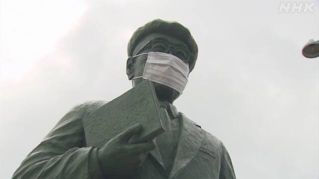 江戸川乱歩の銅像に謎のマスク いったい誰が？ 三重 名張市