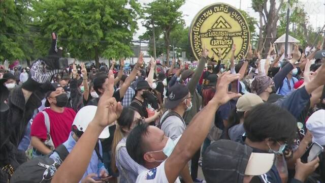 タイで学生らが反政府デモ “政府は国民をコロナから守れず”