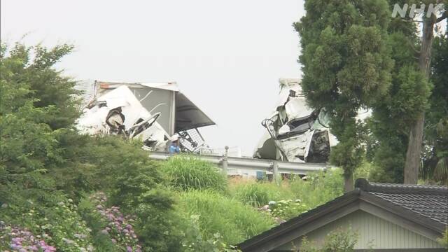 Collision between trucks Death of both drivers Tokai Hokuriku Expressway Toyama | NHK
