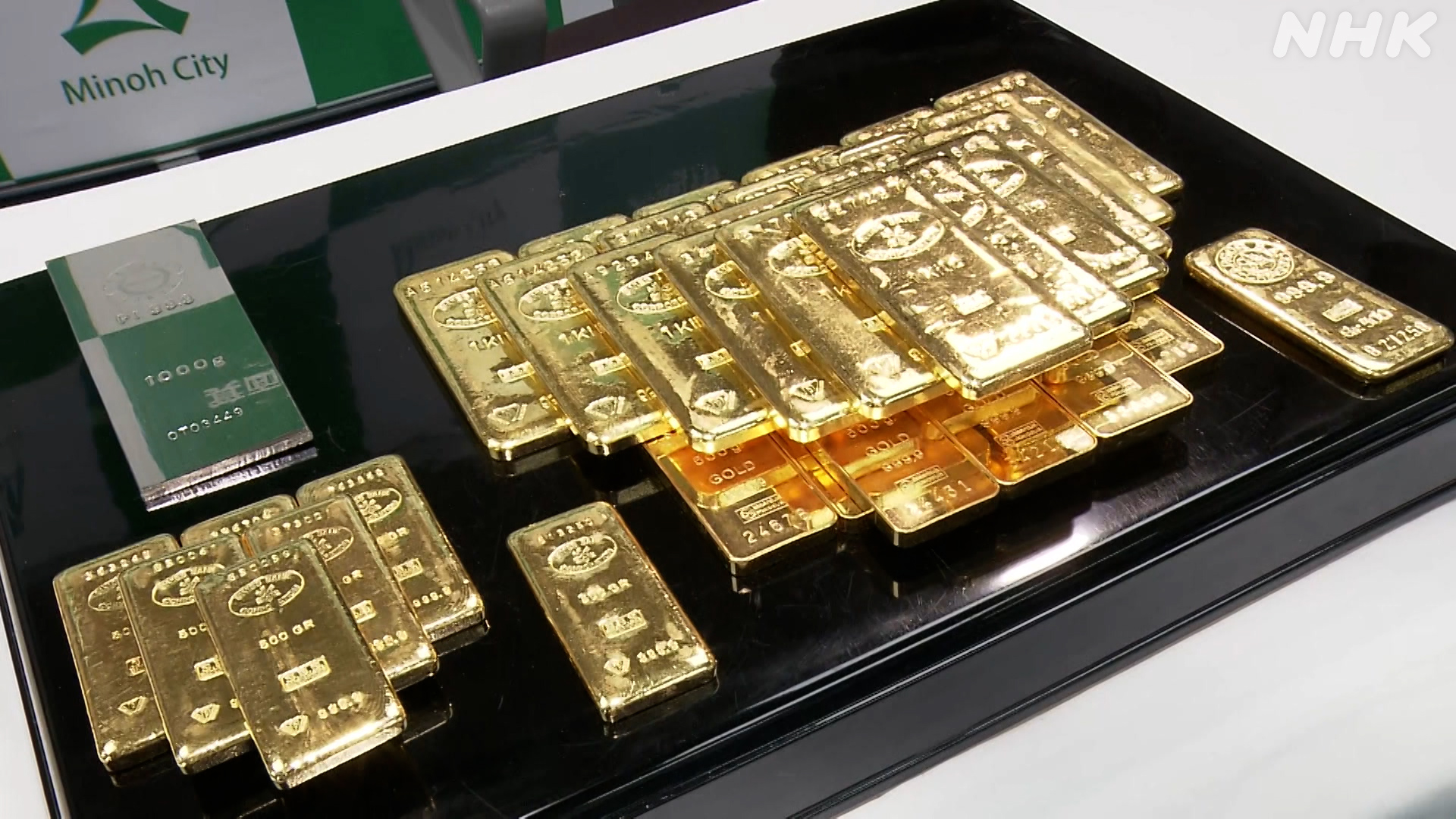 An 87-year-old man from Minoh, Osaka, donated 29 kg of gold bars to .. K10014104491_2306201346_0620135125_01_04