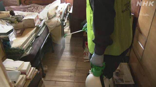 記録的大雨で被害の秋田市 浸水した住宅の消毒作業進む | NHK