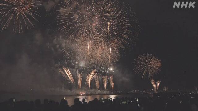 夏の風物詩「なにわ淀川花火大会」制限なしで歓声も 夜空彩る | NHK