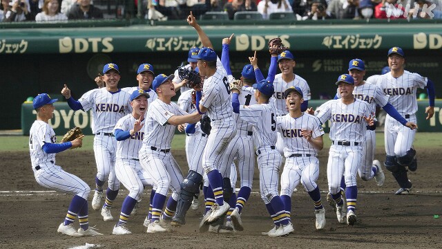 高校野球 センバツ 優勝の健大高崎 地元で大勢の人が出迎え | NHK 