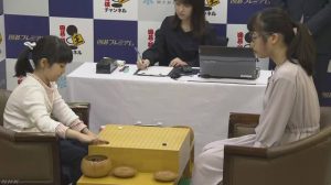 史上最年少囲碁プロ 10歳の仲邑菫初段 初戦は黒星