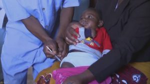 世界初 マラリアワクチン接種始まる アフリカ マラウイ