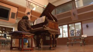 112歳のグランドピアノと98歳のピアニスト