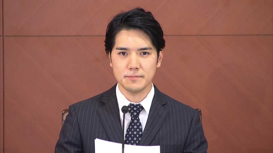 Komuro Kei at the news conference
