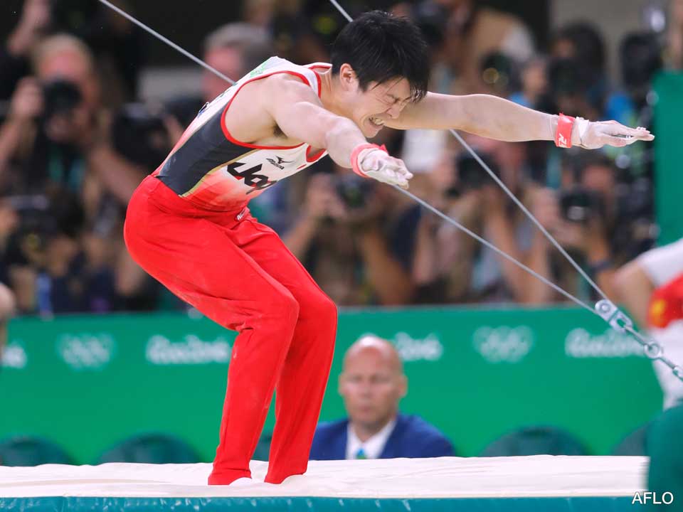 Uchimura's landing from the horizontal bar at the Rio Olympics