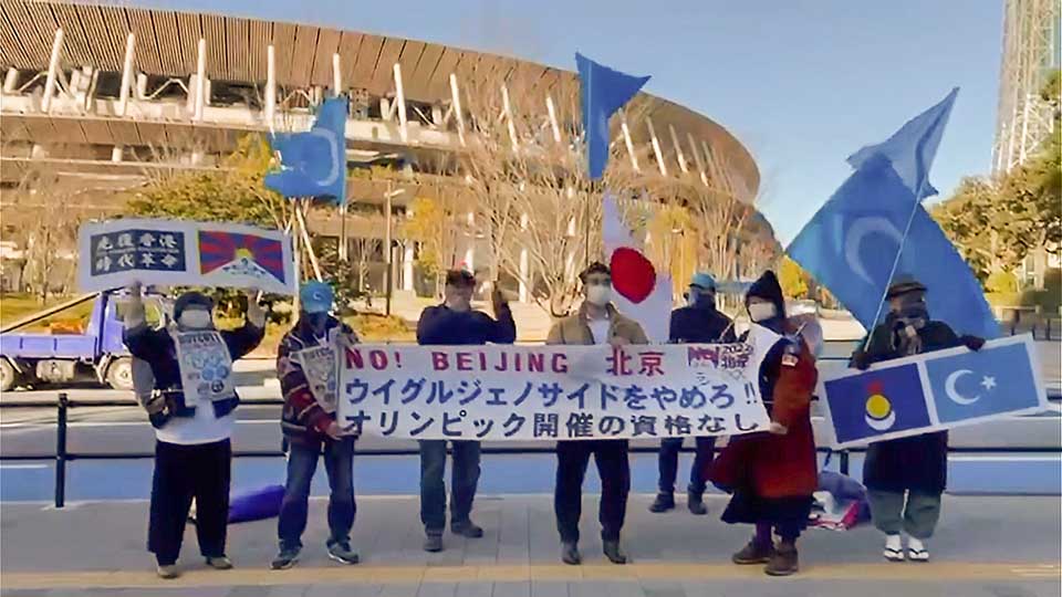 Protesters rally against the Beijing Olympics