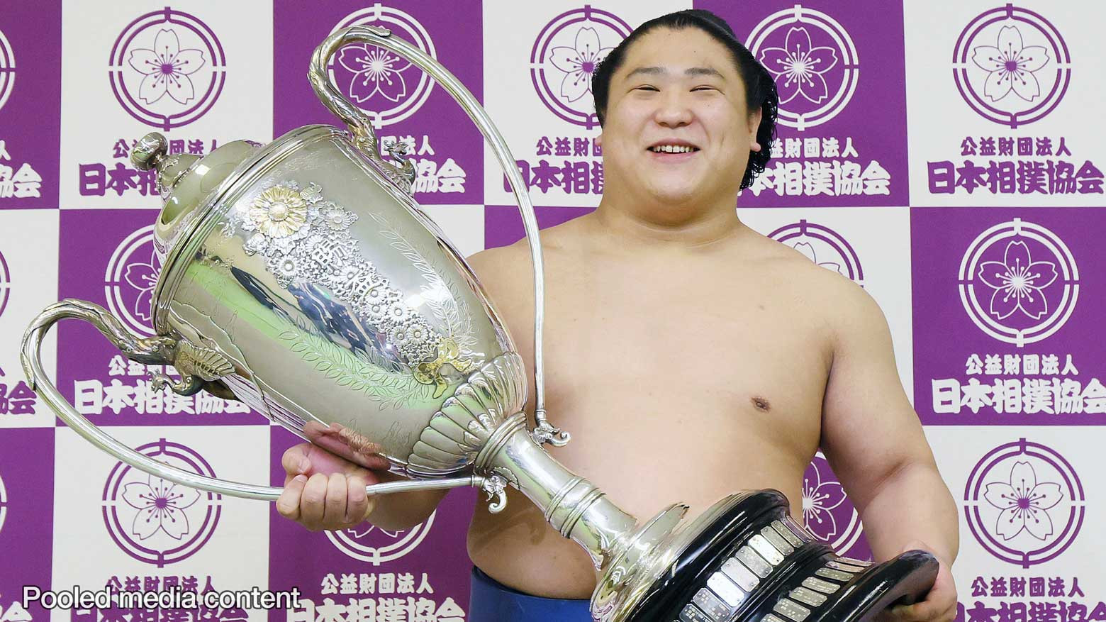 A new sumo hero blossoms