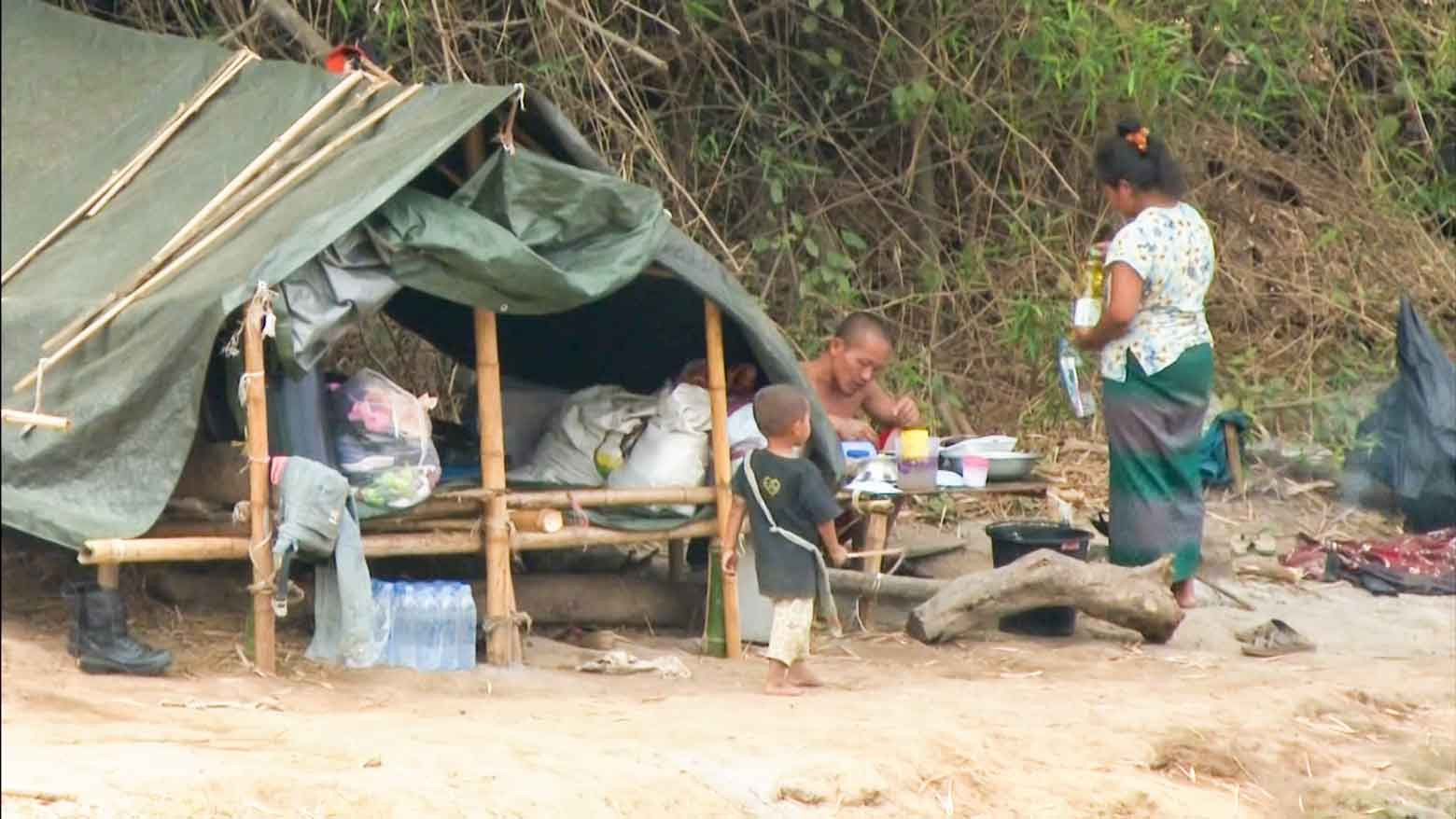 Thai border communities help displaced Myanmar people