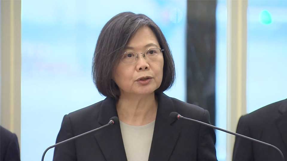 Tsai speaking at Taipei's airport