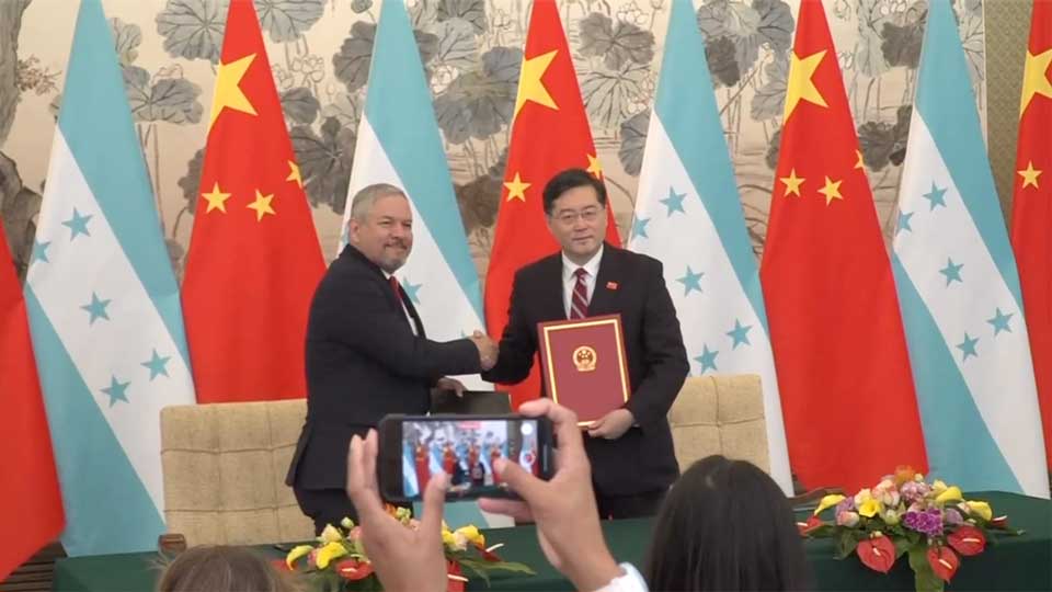 Foreign ministers of China and Honduras sign