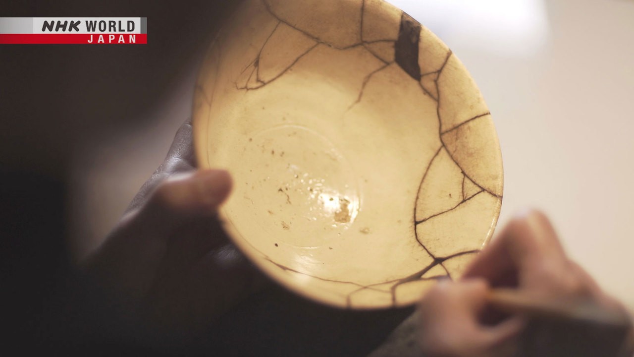 Art of kintsugi transforms broken pottery