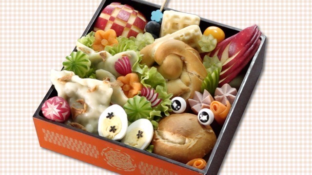 Maultaschen, homemade pretzels, and Sabrina’s hand-carved fruits and vegetables, all packed into a bento box. It’s a bento that showcases lots of German flavors!