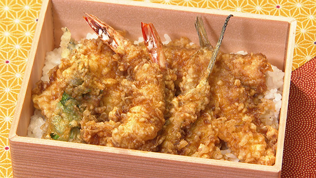 The tempura is then place on a bed of rice and drizzled with more sauce, and the traditional Edo tempura bento is complete.