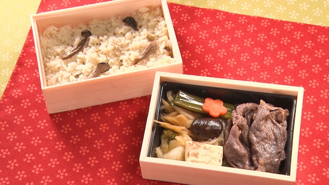 The aromatic mushroom rice is cooked in chicken stock. It highlights the flavor of the tender beef.Sukiyaki made with the finest Kobe beef, coupled with mushroom rice. What a feast!