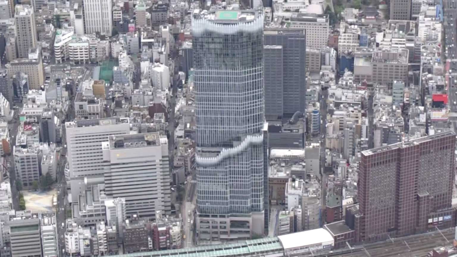 Новый небоскреб открылся в сердце ночной жизни Токио | NHK WORLD-JAPAN News