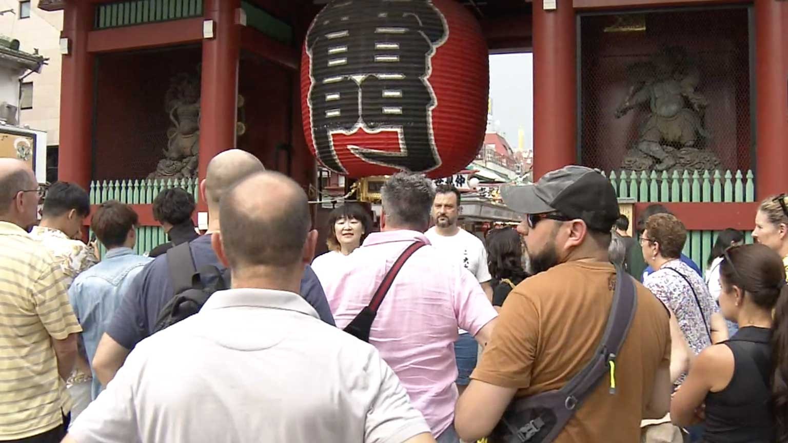 Проблема японского туристического бума – нехватка гидов