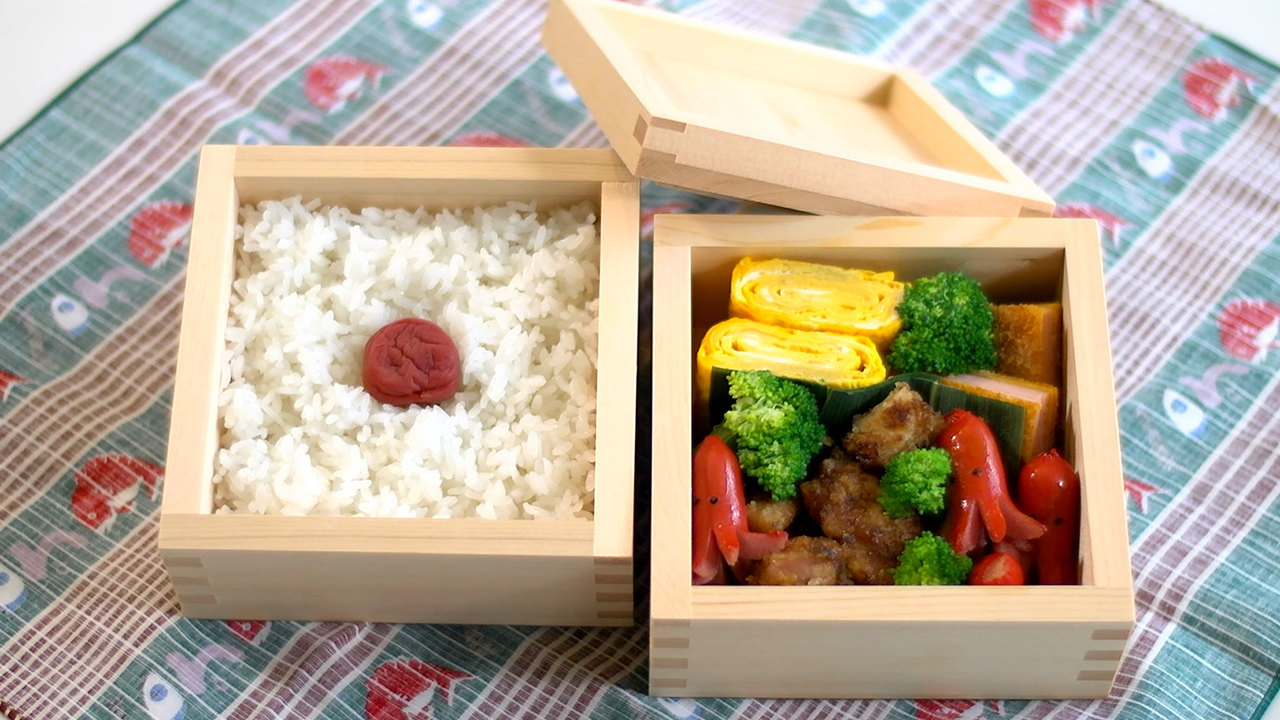  A Hinomaru Bento with Heartwarming Dishes - Packed Lunch "The Patriotic Bento"