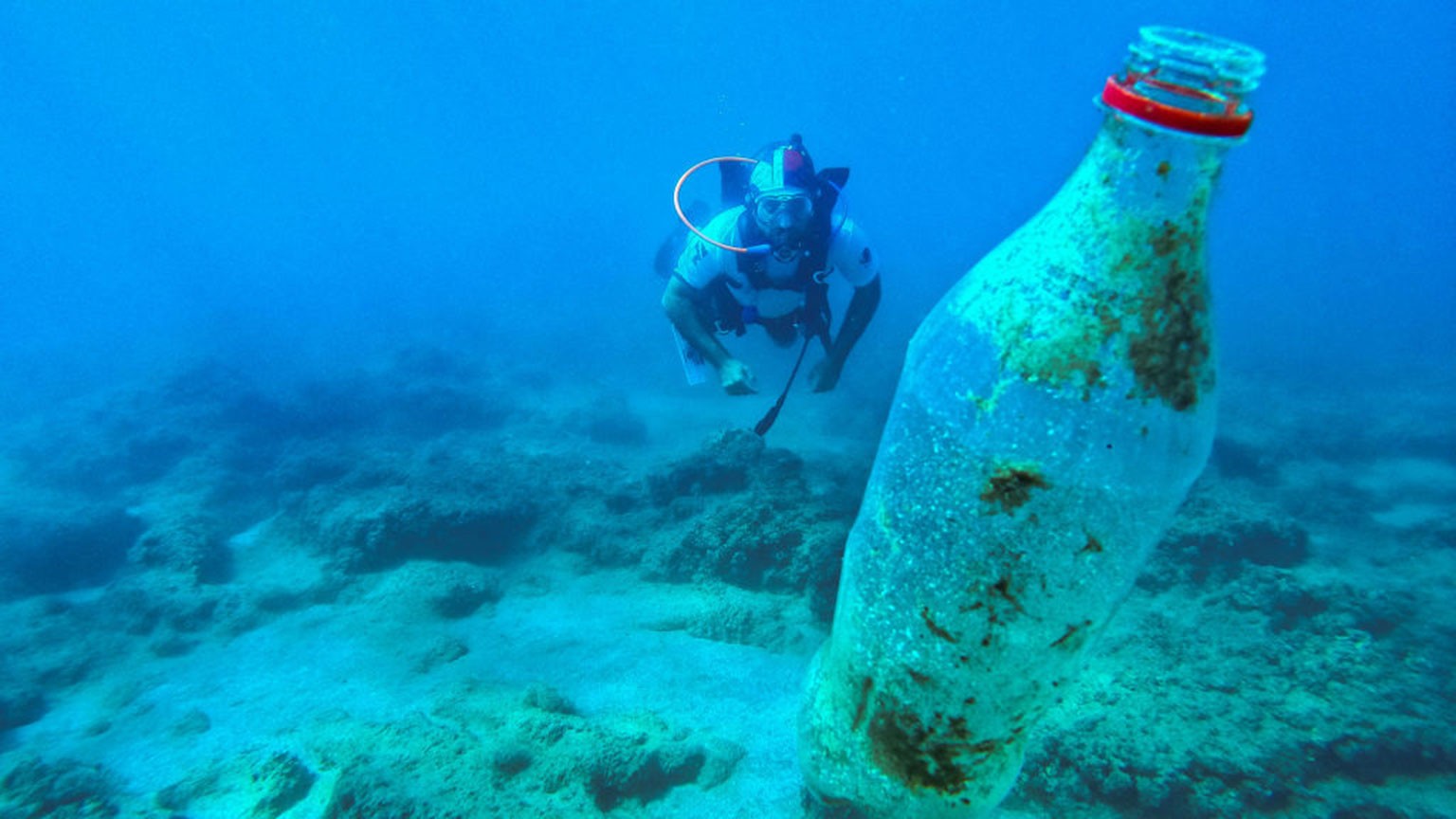 解决海洋塑料污染问题